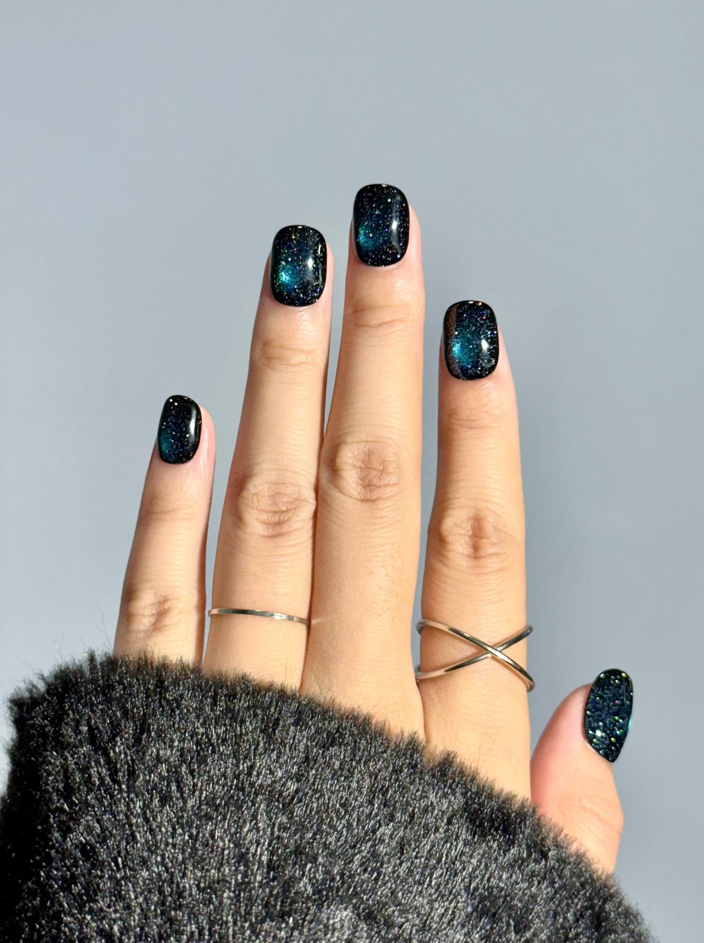 Aurora Green Cat Eye press-on nail