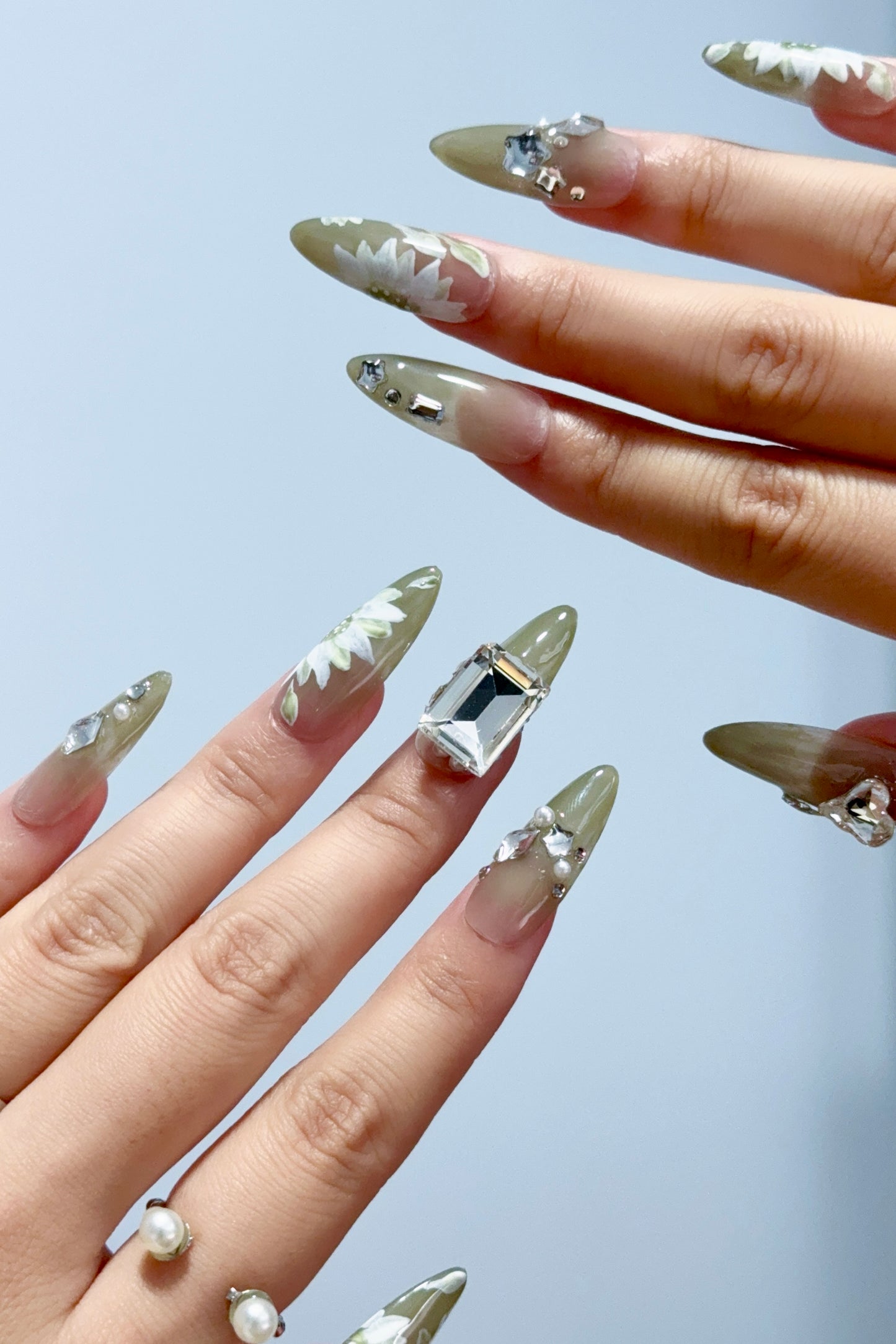 Crystal Garden press-on nail two hands
