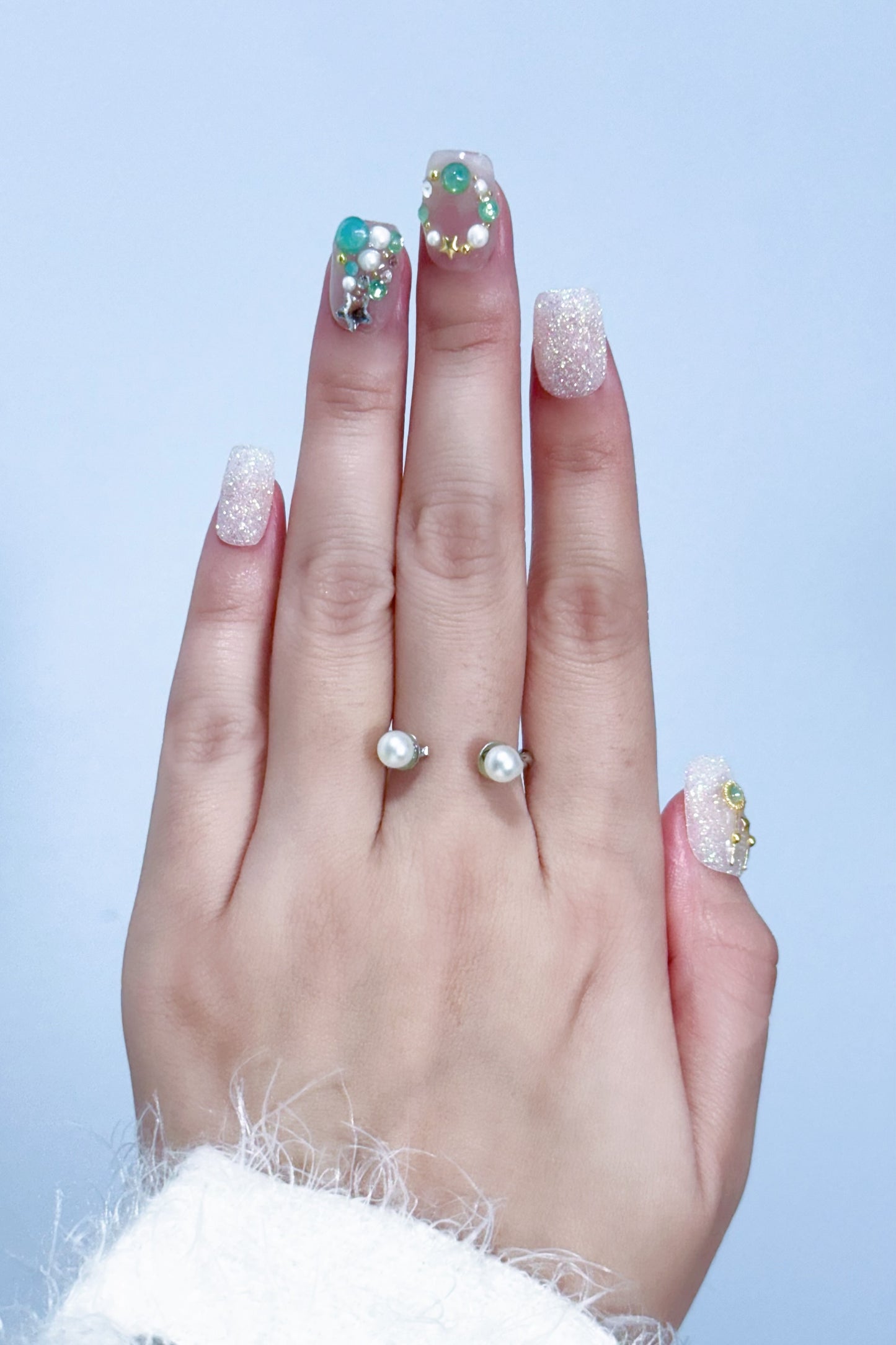 Snowy Christmas press-on nail front