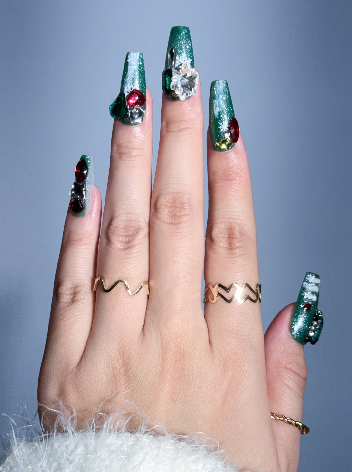 Christmas Splendour press-on nail left hand front