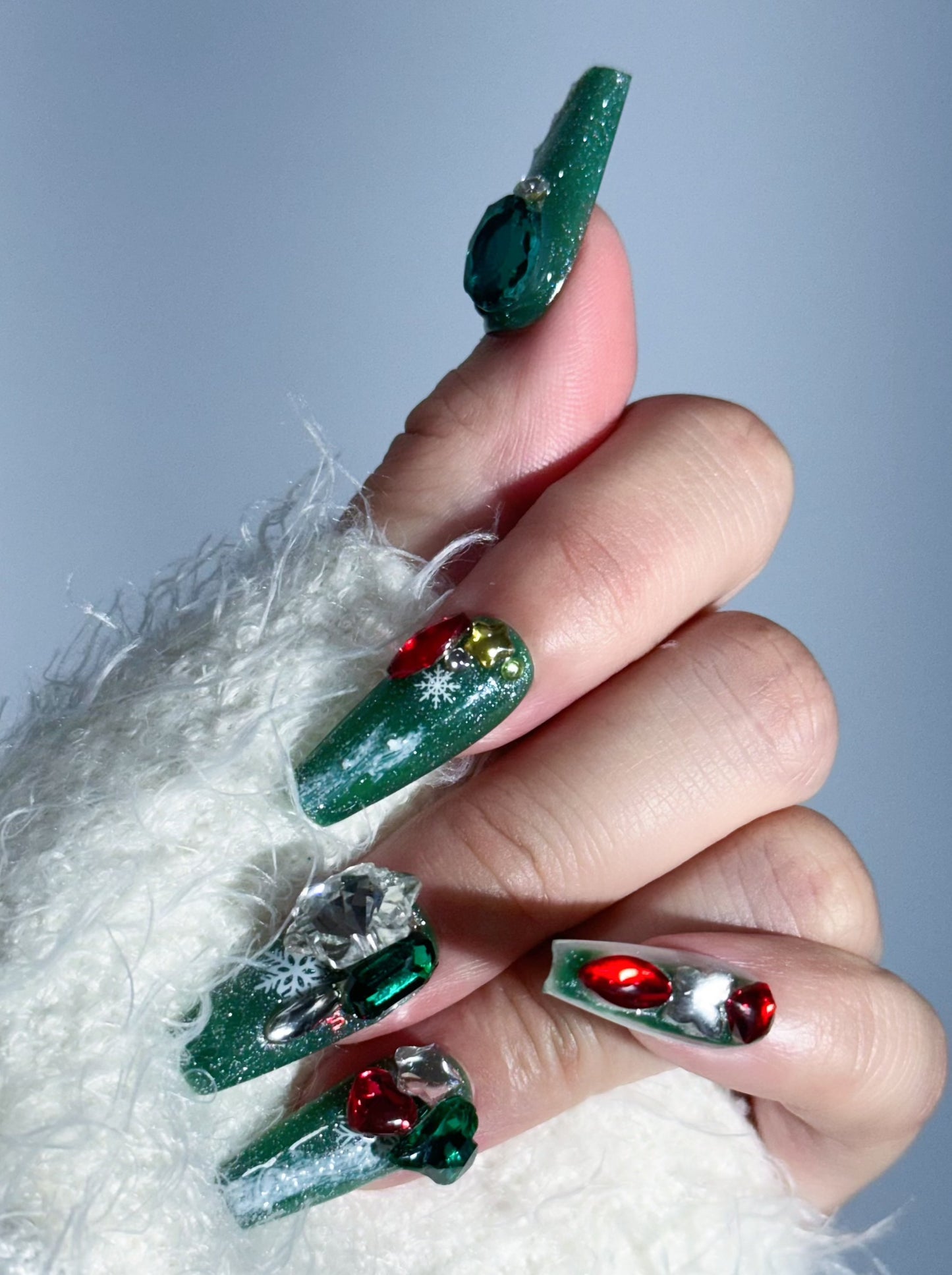 Christmas Splendour press-on nail left hand clear background