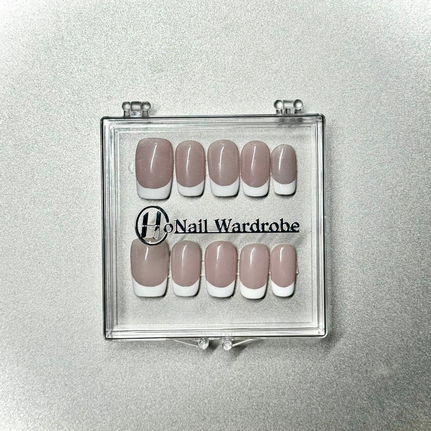 Simple French Style press-on nail in a honail wardrobebox