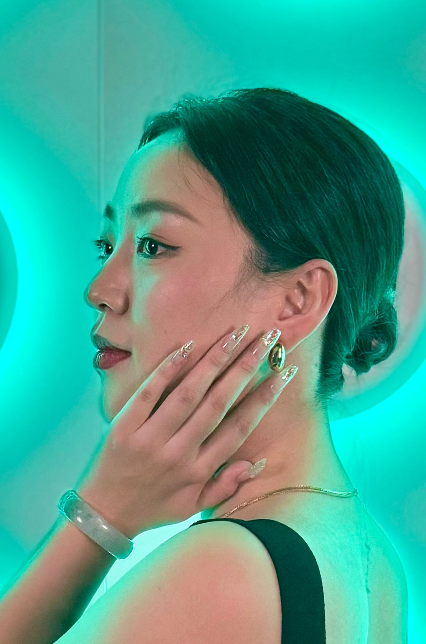 Shining Stars press-on nail match with black dress and gold earring