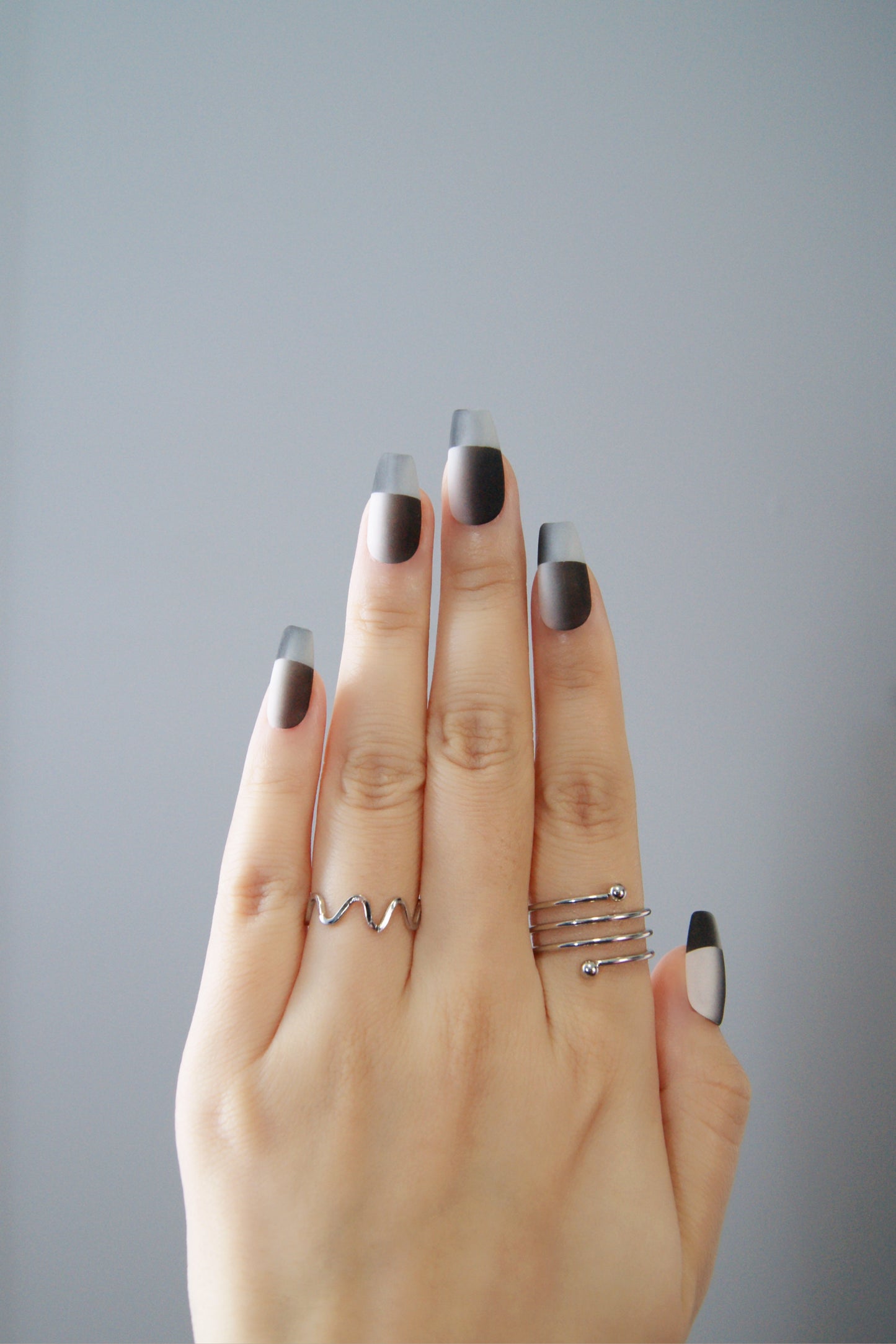 Piano French Space press-on nail front