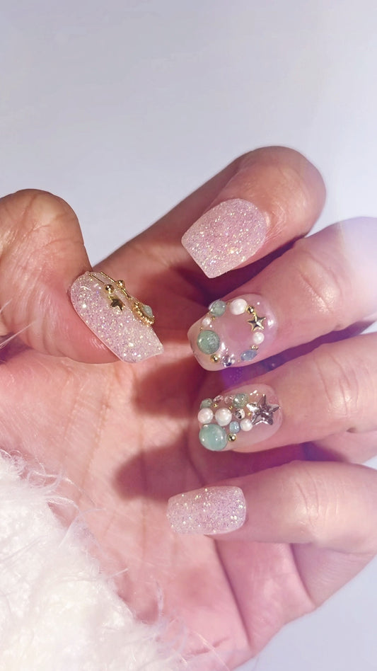 Snowy Christmas press-on nail fist posture