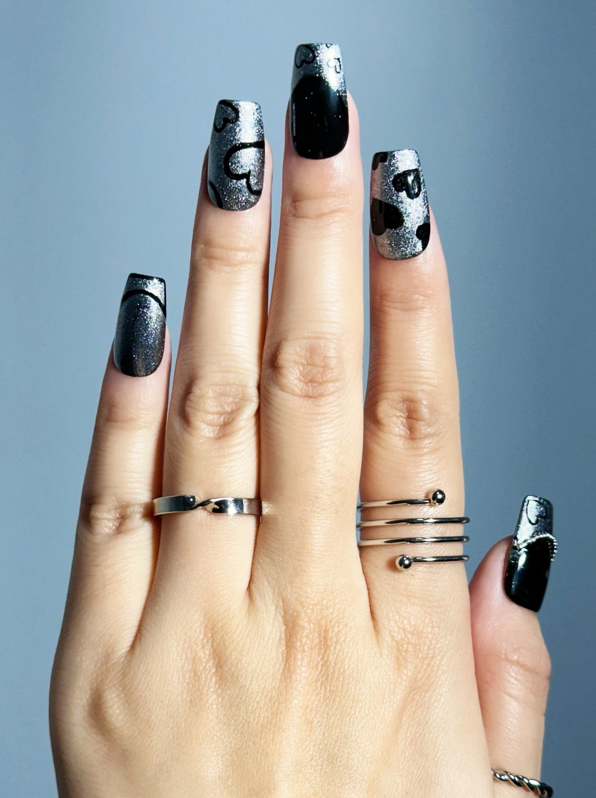 Chic Noir press-on nail front