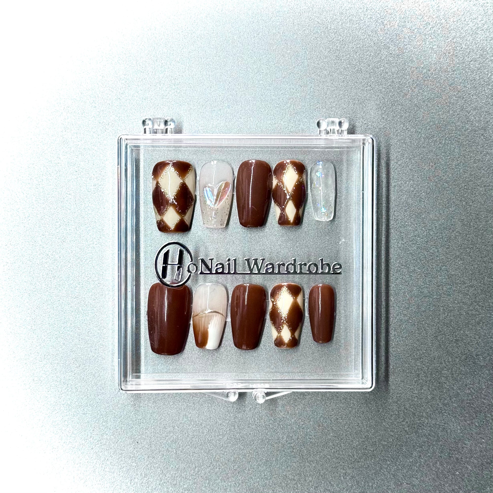 Golden Checkmate Elegance press-on nail in honail wardrobe box